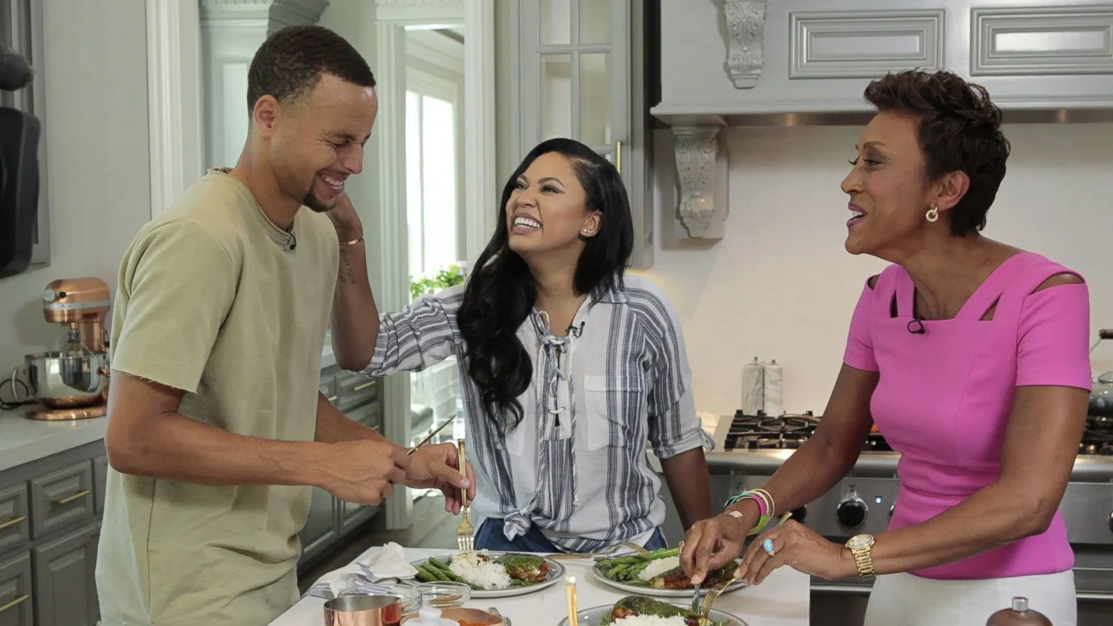 Ayesha Curry on Passion for Food and New Cookbook, and Steph Talks Motivation for New Season - ABC News