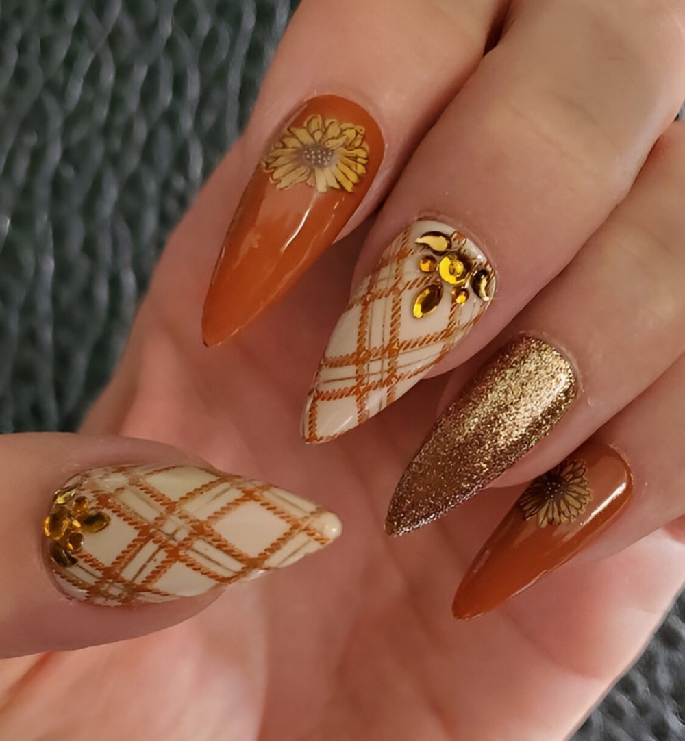 30 Stunning Burnt Orange Nails For A Gorgeous Season - 209