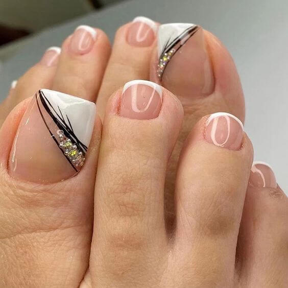 Lovely Simple Toe Nails For Your DIY Aesthetic Makeover - 97