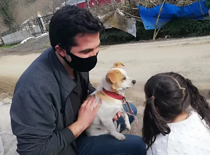 Brave Little Girl Braves Snowstorm to Save Beloved Dog