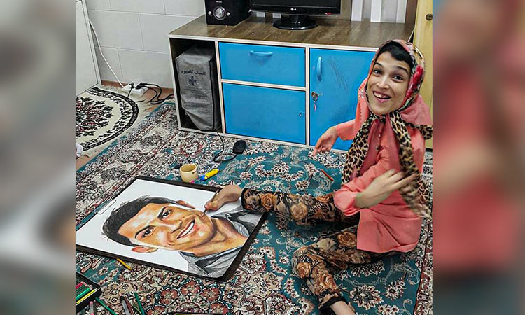 85 percent paralysed Iranian artist paints portrait of Ronaldo with feet,  wants him to see - GulfToday