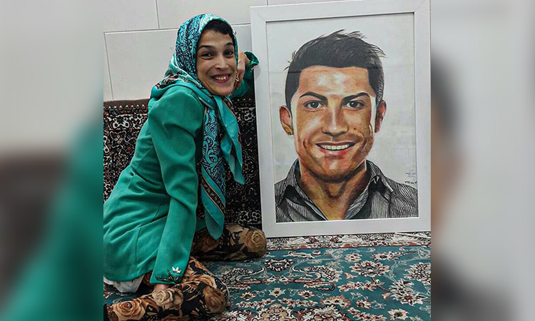 85 percent paralysed Iranian artist paints portrait of Ronaldo with feet, wants him to see - GulfToday