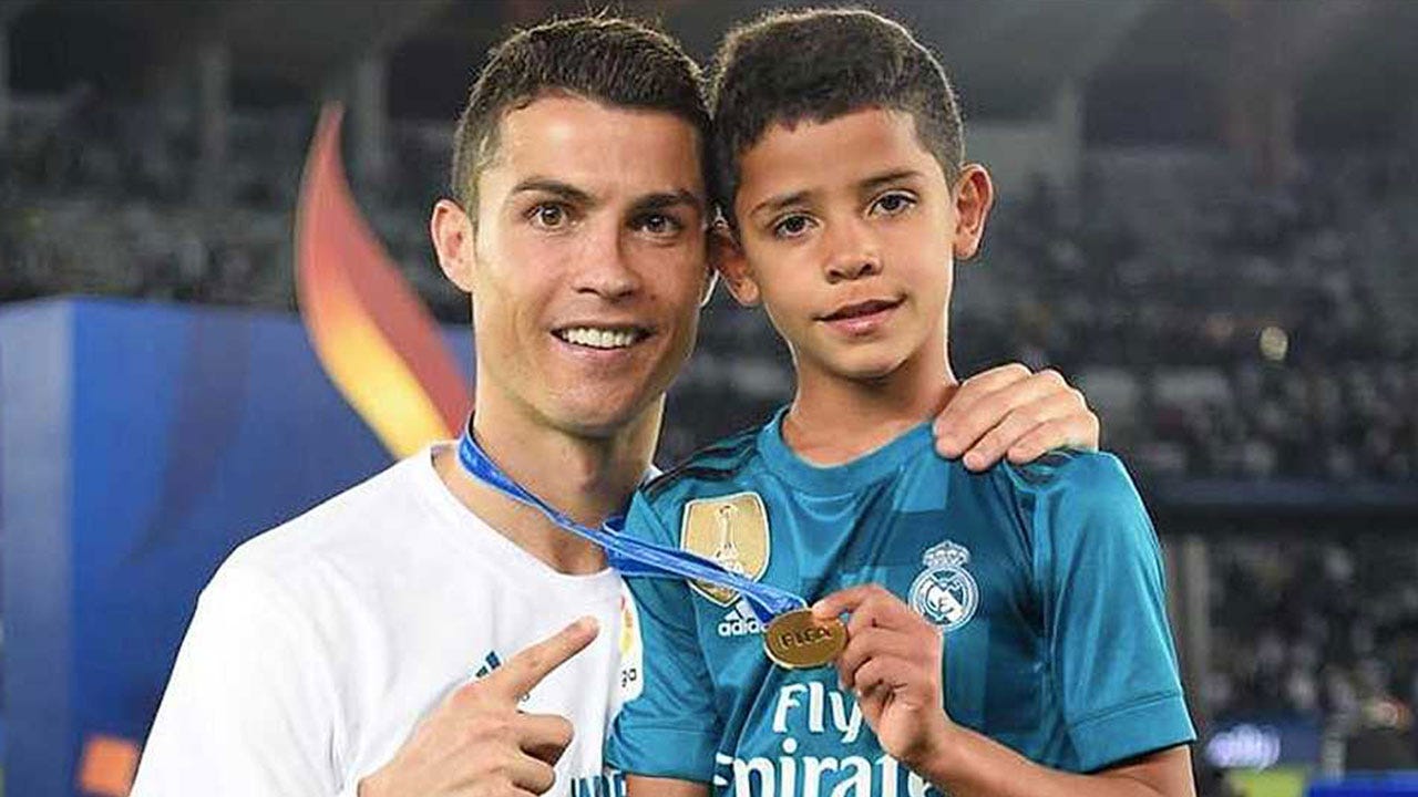 Con trai Cristiano Ronaldo khao khát VƯỢT MẶT cha trong tương lai | Goal.com Việt Nam